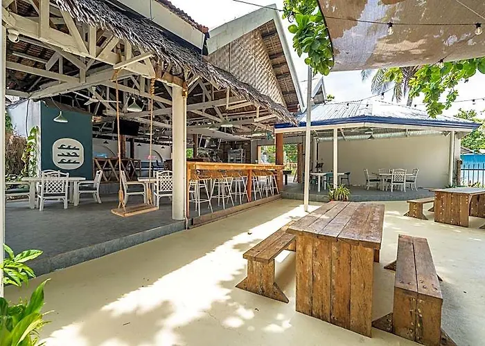 Hotell The Sharks Tail Dive Daanbantayan